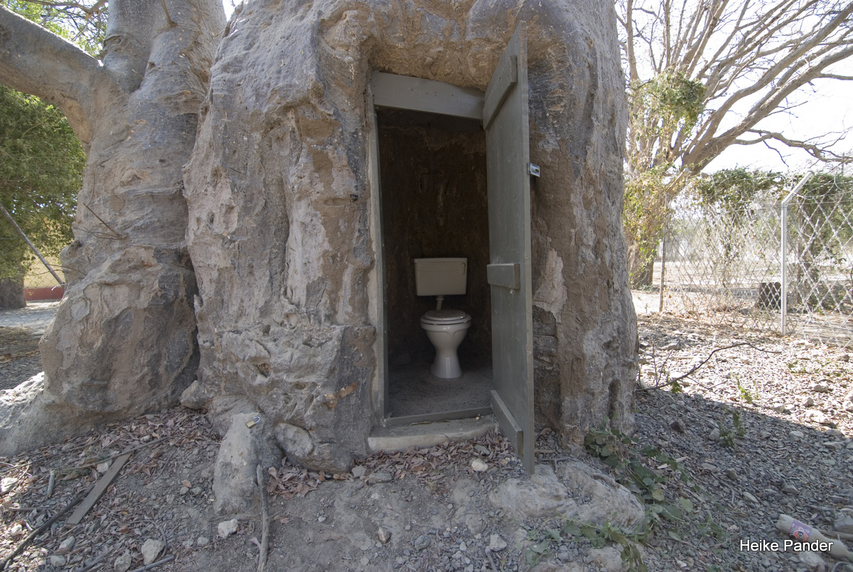 Toilet in Baobab, Heike Pander